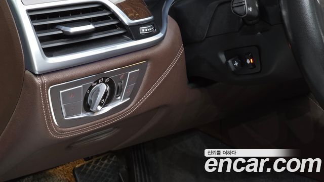 BMW 7-Series 2016 — photo 15