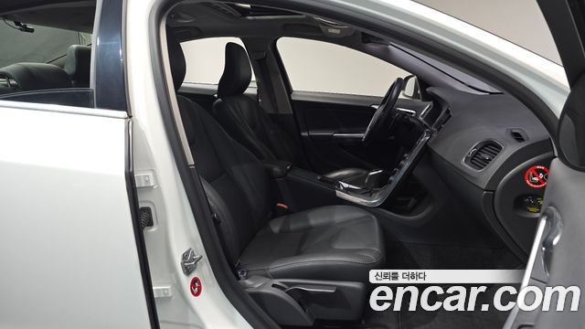 Volvo S60 2014 — photo 17
