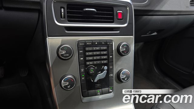 Volvo S60 2014 — photo 23