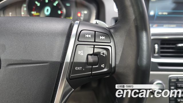 Volvo S60 2014 — photo 24