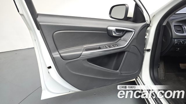 Volvo S60 2014 — photo 14