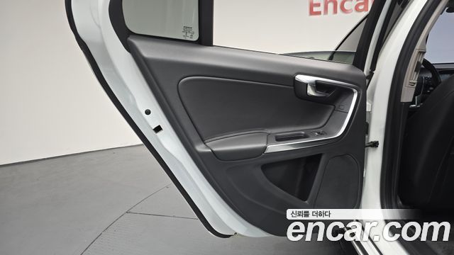 Volvo S60 2014 — photo 15