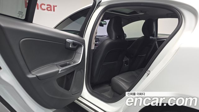 Volvo S60 2014 — photo 16