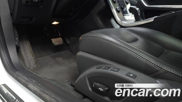 Volvo S60 2014 — photo 28