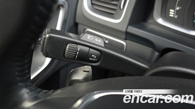 Volvo S60 2014 — photo 29