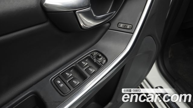 Volvo S60 2014 — photo 30