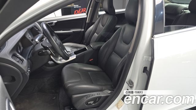Volvo S60 2014 — photo 31