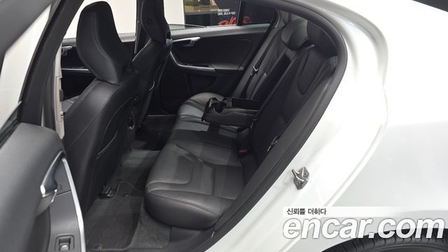 Volvo S60 2014 — photo 32