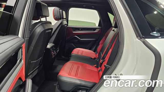 Porsche Cayenne 2025 — photo 17