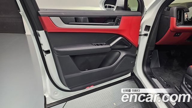 Porsche Cayenne 2025 — photo 14