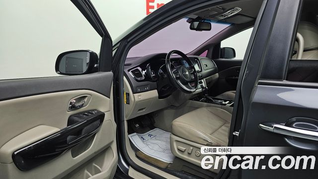 Kia Canival 2016 — photo 10