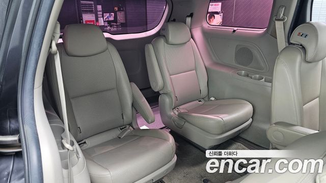 Kia Canival 2016 — photo 11