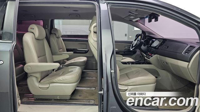 Kia Canival 2016 — photo 12
