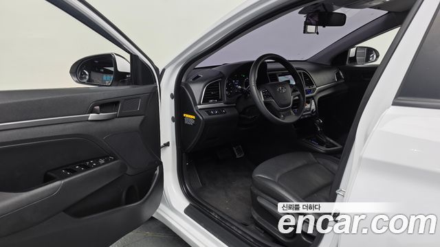 Hyundai AVANTE 2017 — photo 10