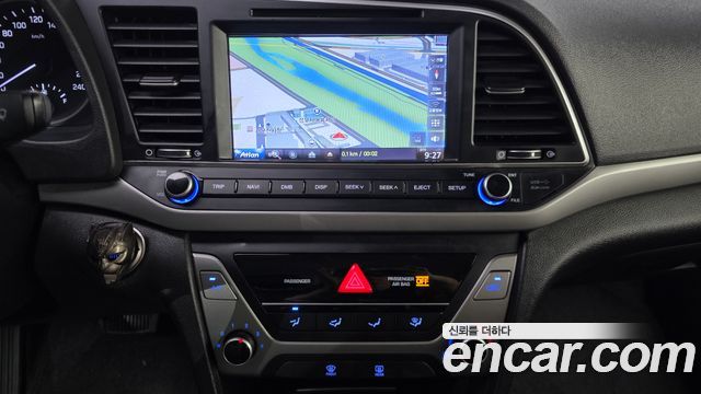 Hyundai AVANTE 2017 — photo 15