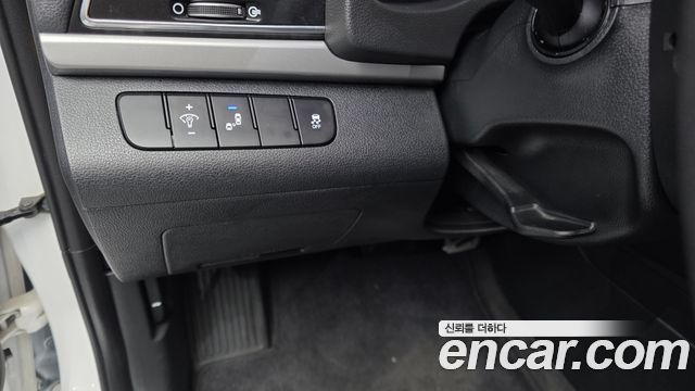 Hyundai AVANTE 2017 — photo 18