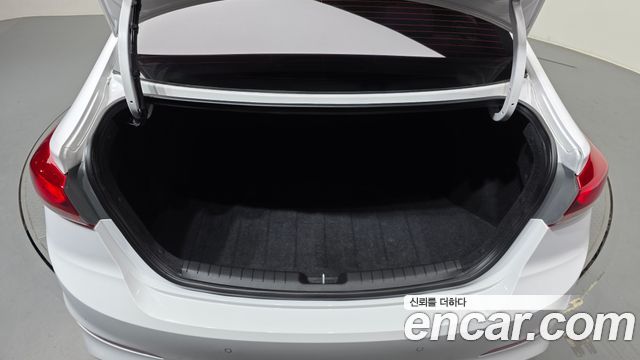 Hyundai AVANTE 2017 — photo 20