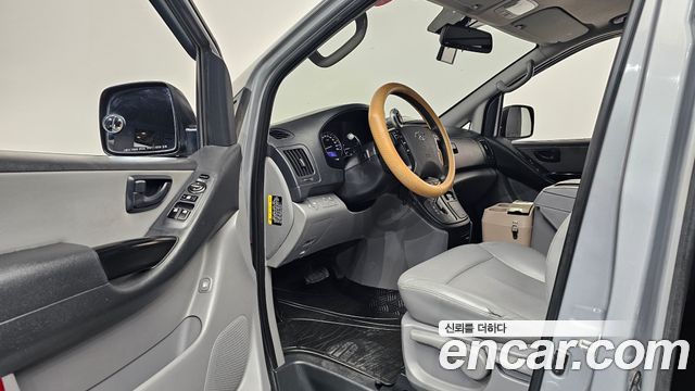 Hyundai Starex 2017 — photo 13