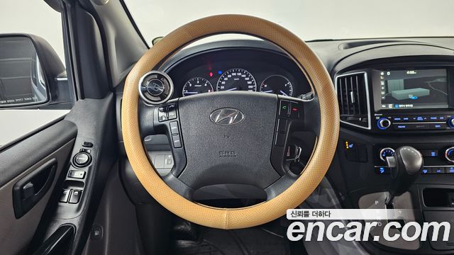 Hyundai Starex 2017 — photo 18