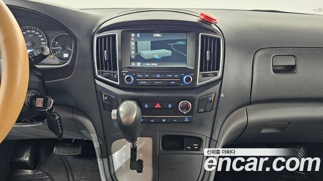 Hyundai Starex 2017 — photo 19