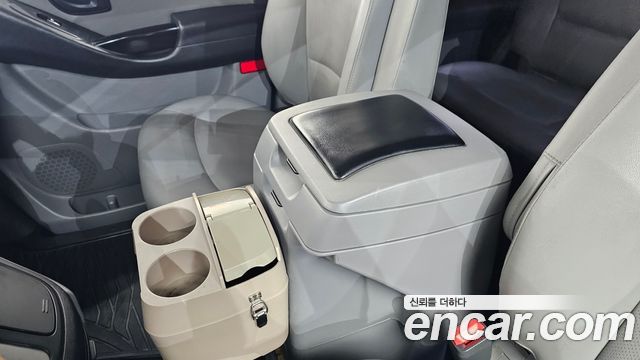 Hyundai Starex 2017 — photo 25
