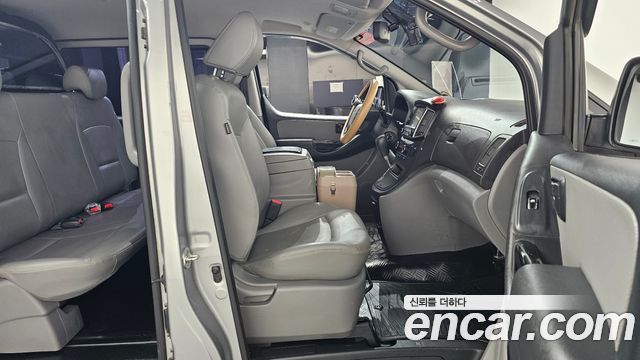 Hyundai Starex 2017 — photo 16