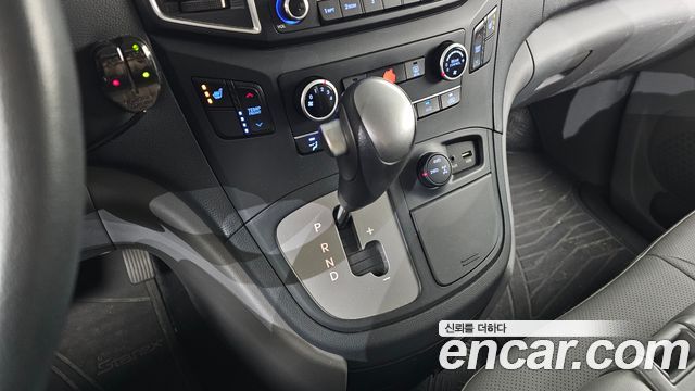Hyundai Starex 2016 — photo 12