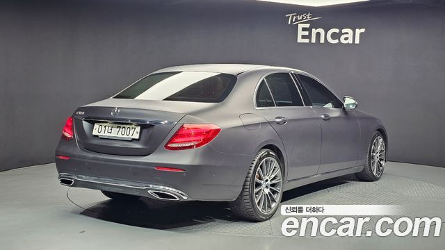 Mercedes-Benz E-Class 2017 — photo 2