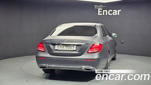 Mercedes-Benz E-Class 2017 — photo 4