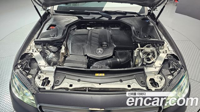 Mercedes-Benz E-Class 2017 — photo 6
