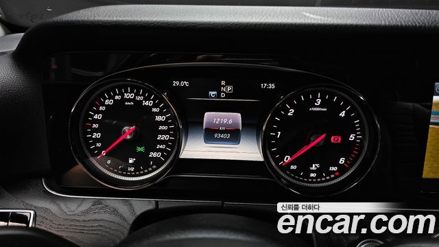 Mercedes-Benz E-Class 2017 — photo 8