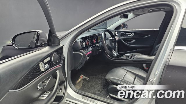 Mercedes-Benz E-Class 2017 — photo 10
