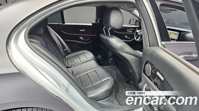 Mercedes-Benz E-Class 2017 — photo 11
