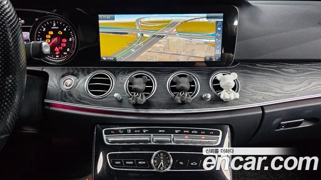 Mercedes-Benz E-Class 2017 — photo 14