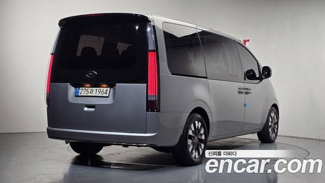 Hyundai Staria 2023 — photo 2