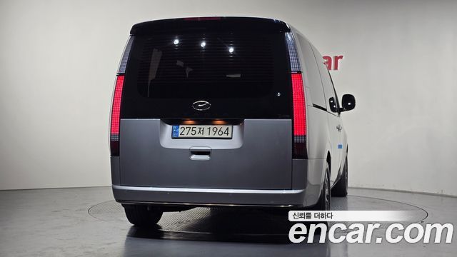 Hyundai Staria 2023 — photo 4
