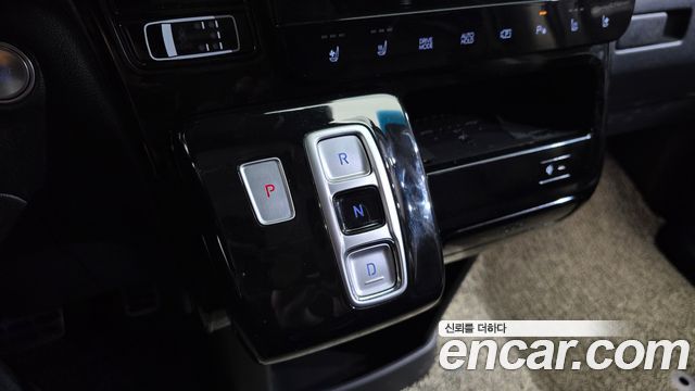 Hyundai Staria 2023 — photo 9
