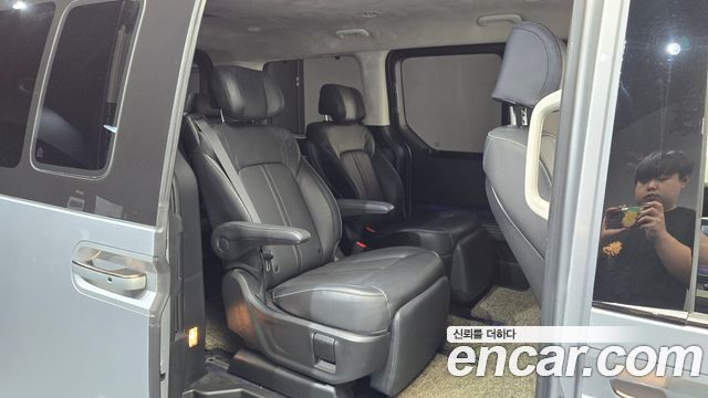 Hyundai Staria 2023 — photo 11