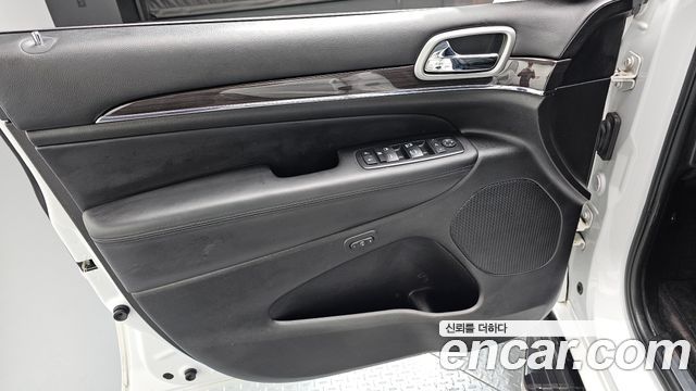 Jeep Cherokee 2018 — photo 11