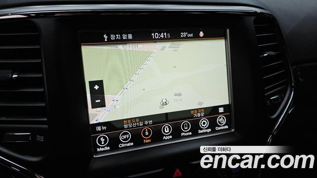 Jeep Cherokee 2018 — photo 14