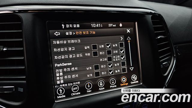 Jeep Cherokee 2018 — photo 16