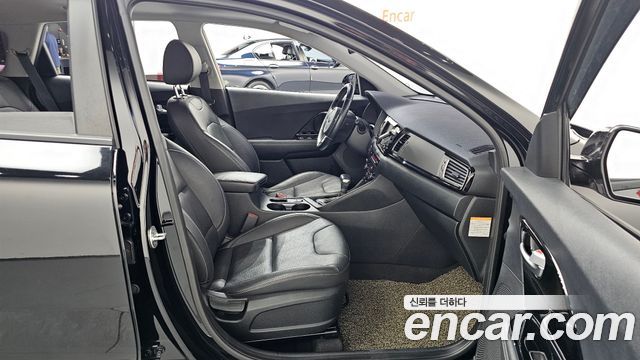 Kia Niro 2017 — photo 16