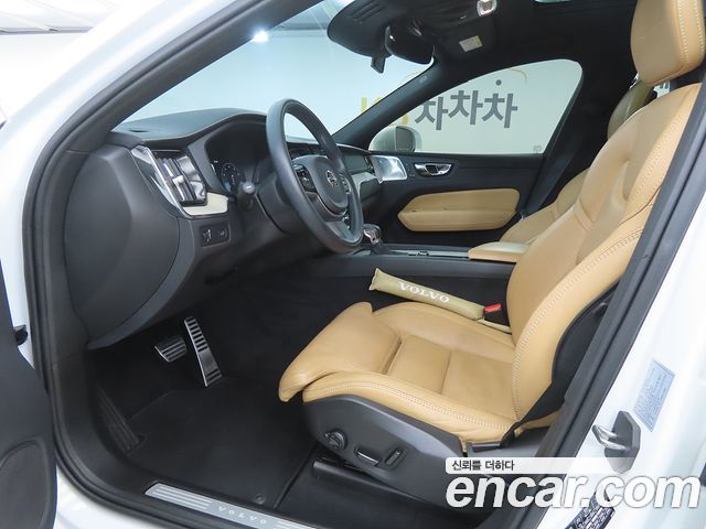 Volvo XC60 2018 — photo 5