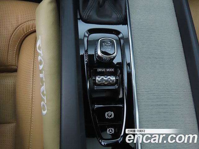 Volvo XC60 2018 — photo 12