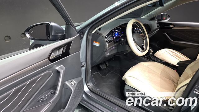 Volkswagen Jetta 2024 — photo 13