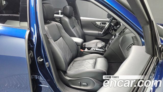 Infiniti QX70 2017 — photo 18