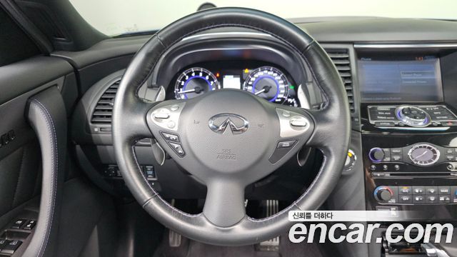 Infiniti QX70 2017 — photo 19