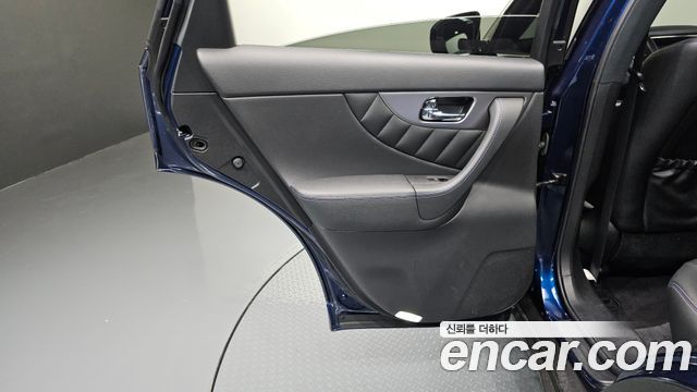Infiniti QX70 2017 — photo 15