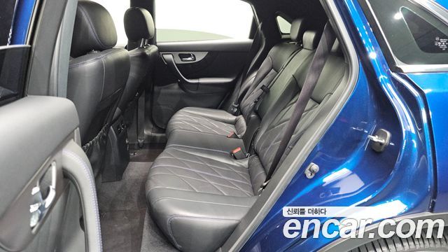 Infiniti QX70 2017 — photo 16