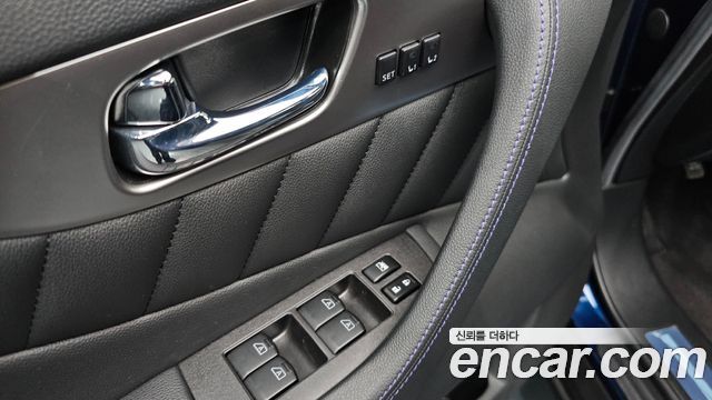 Infiniti QX70 2017 — photo 31